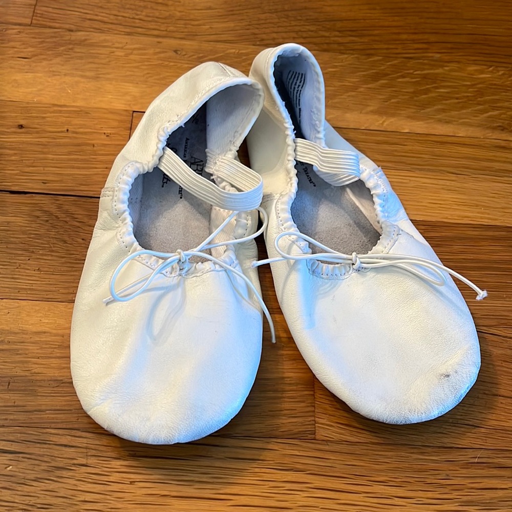 American Ballet Theatre white ballet slippers size 1.5